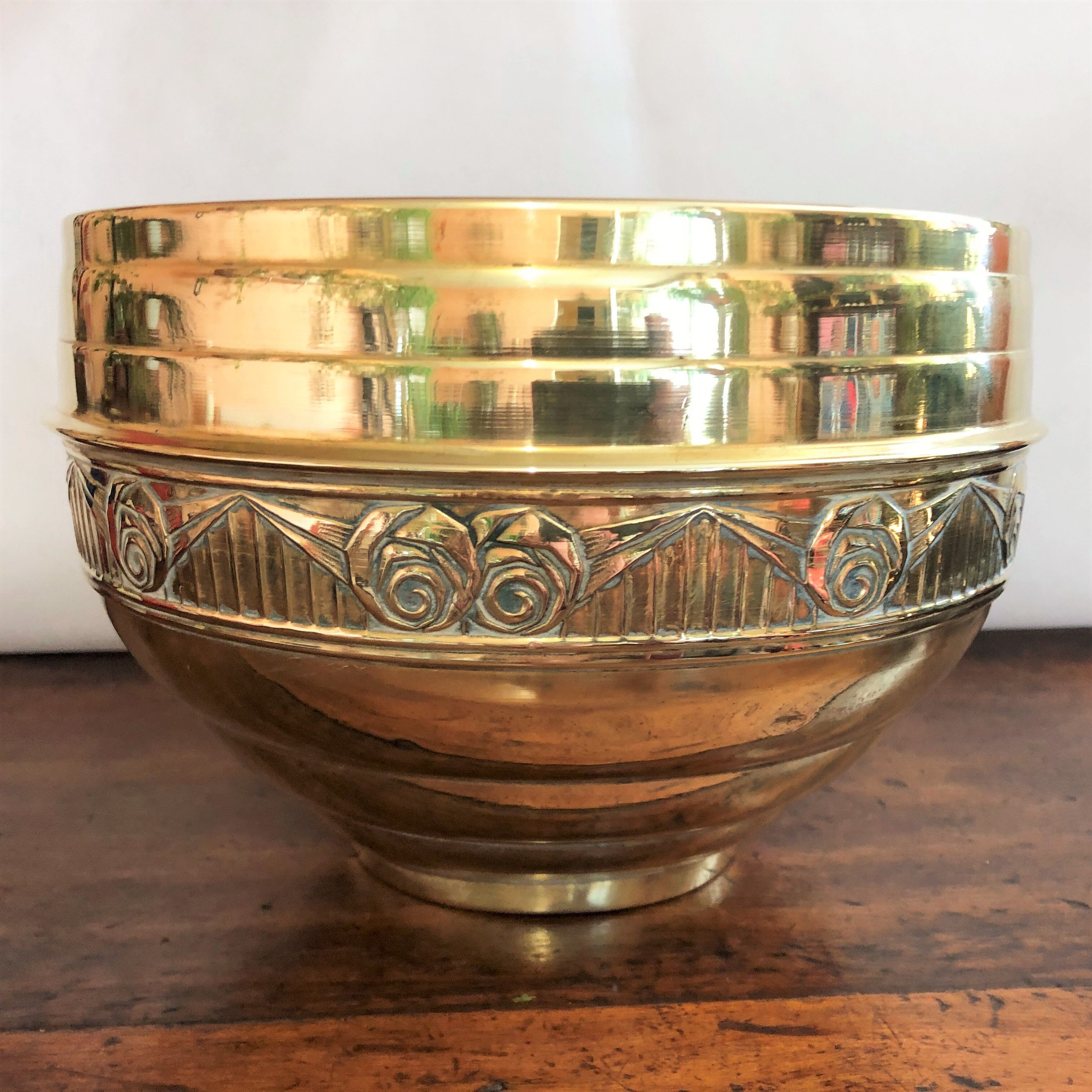 Large pot cover golden brass repelled