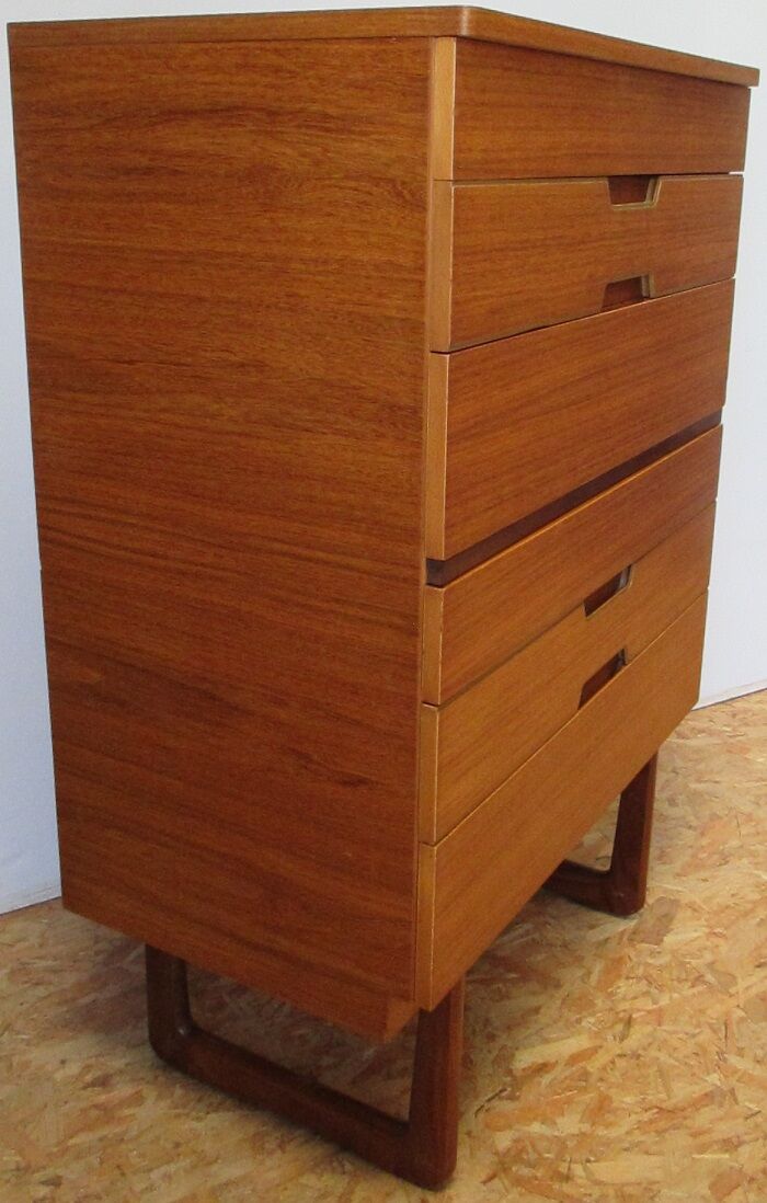 High Uniflex dresser by G.Hoffstead.