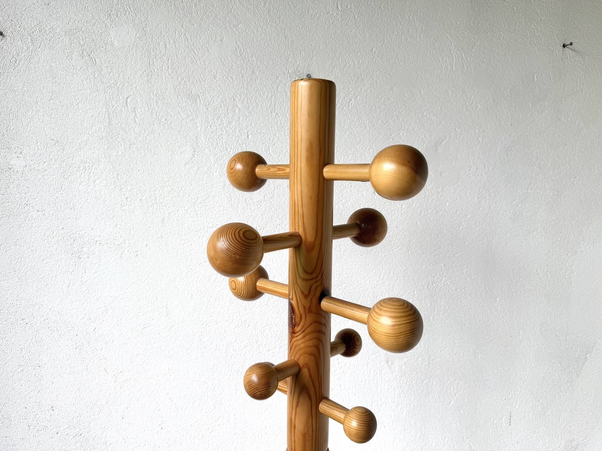 Free-standing coat rack in solid pine, Les Arcs, 1970s