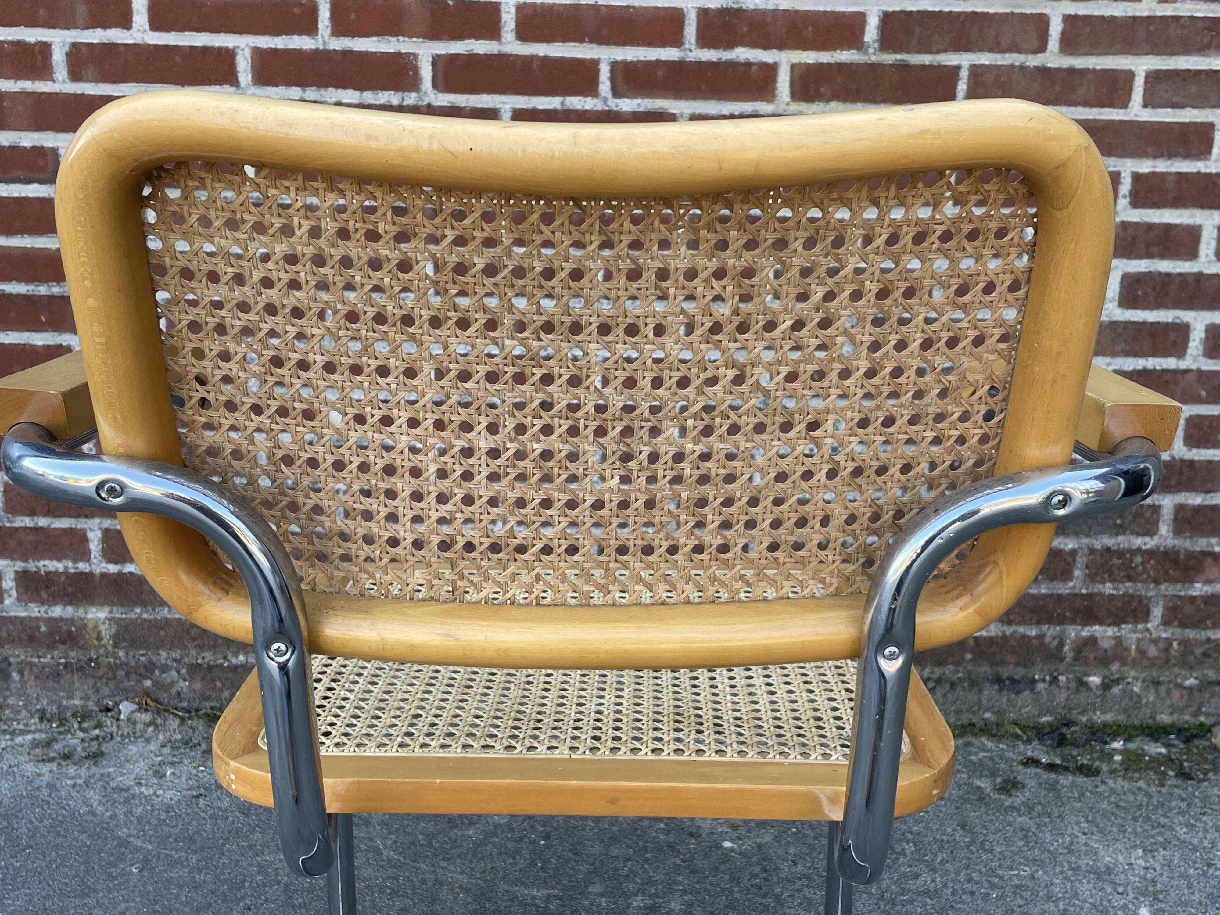 Cesca chair B64 with armrests by Marcel Breuer Design