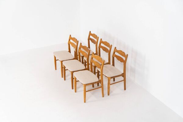 Ensemble de 6 chaises brutalistes en chêne par Henning Kjaernulf