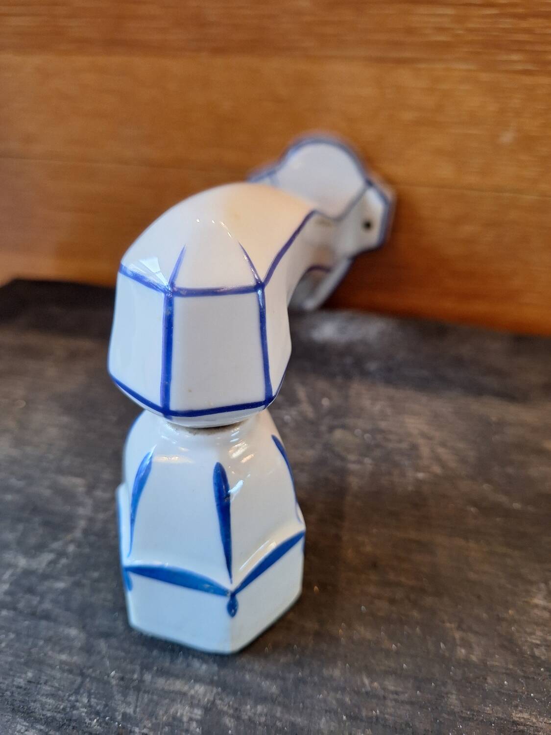 Porcelain wall light with blue decor