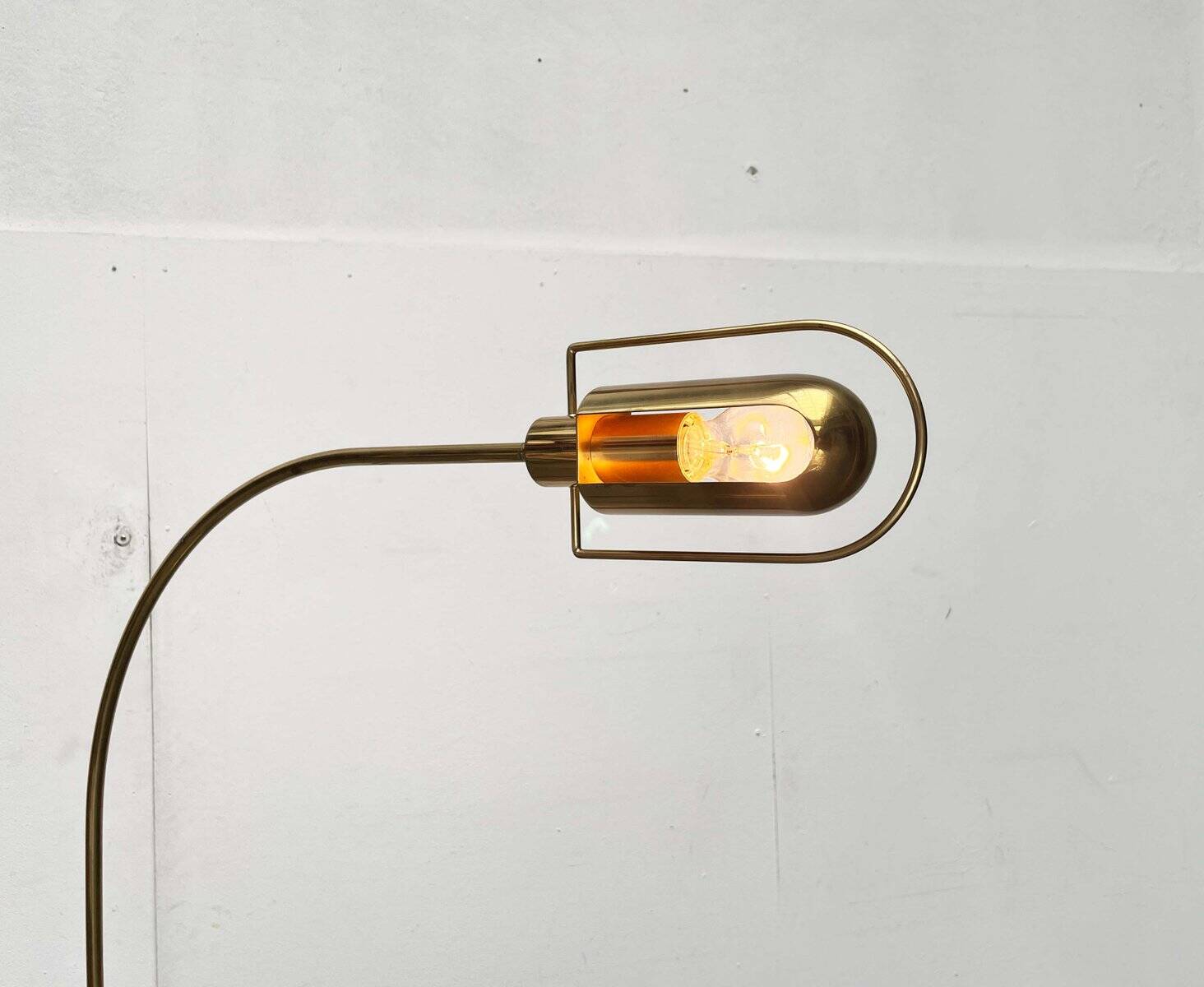 Vintage Hollywood Regency brass floor lamp by designer Florian Schulz, 1970s.