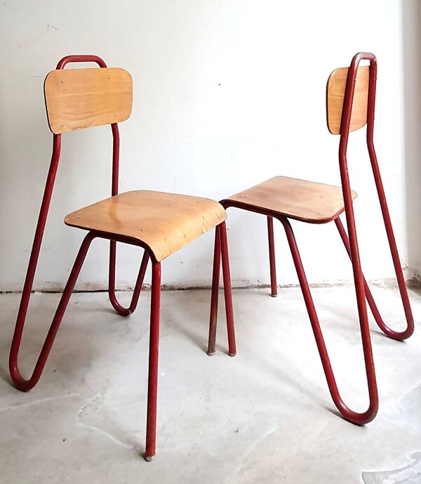 Rare paire de chaises en métal tubulaire rouge et bois  Vintage 1960