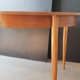 Scandinavian expandable table