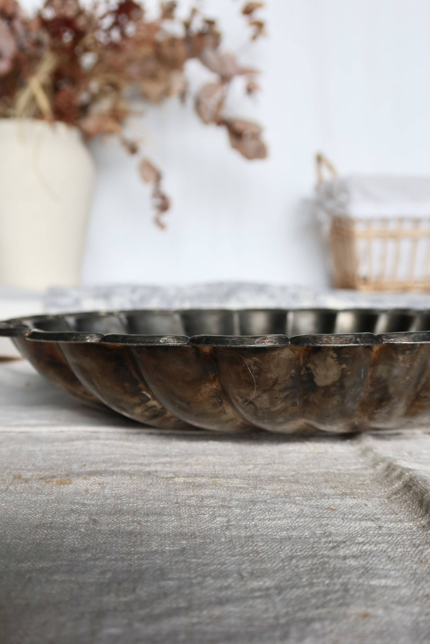 Large vintage shell-shaped platter in shiny silver-plated metal.