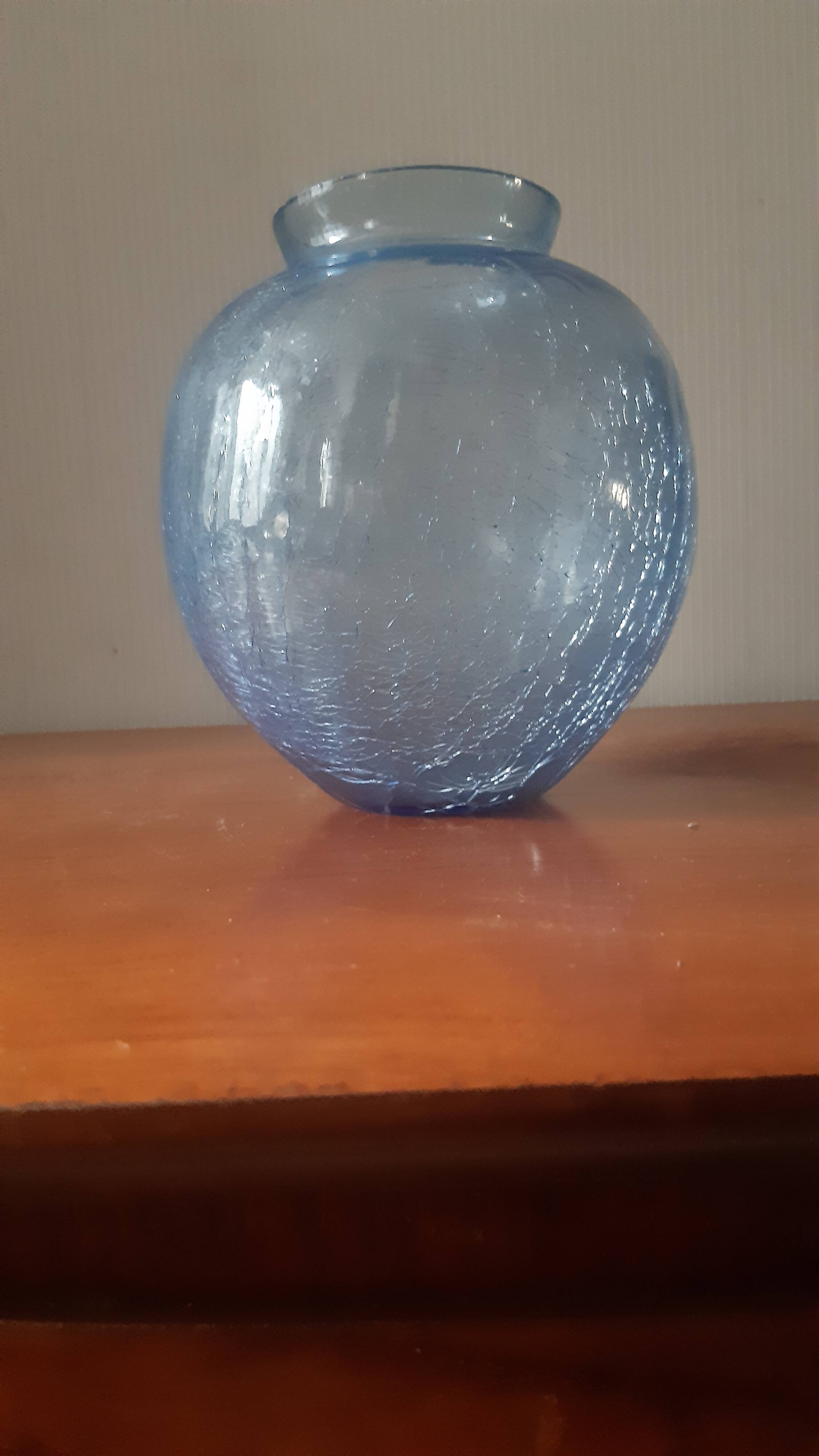 Cracked glass ball vase