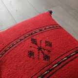 Coussin berbère rouge à pompon en coton