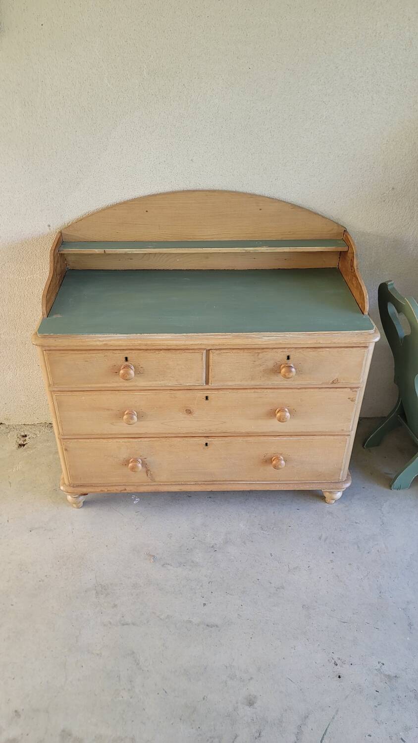 Old Pichpin chest of drawers