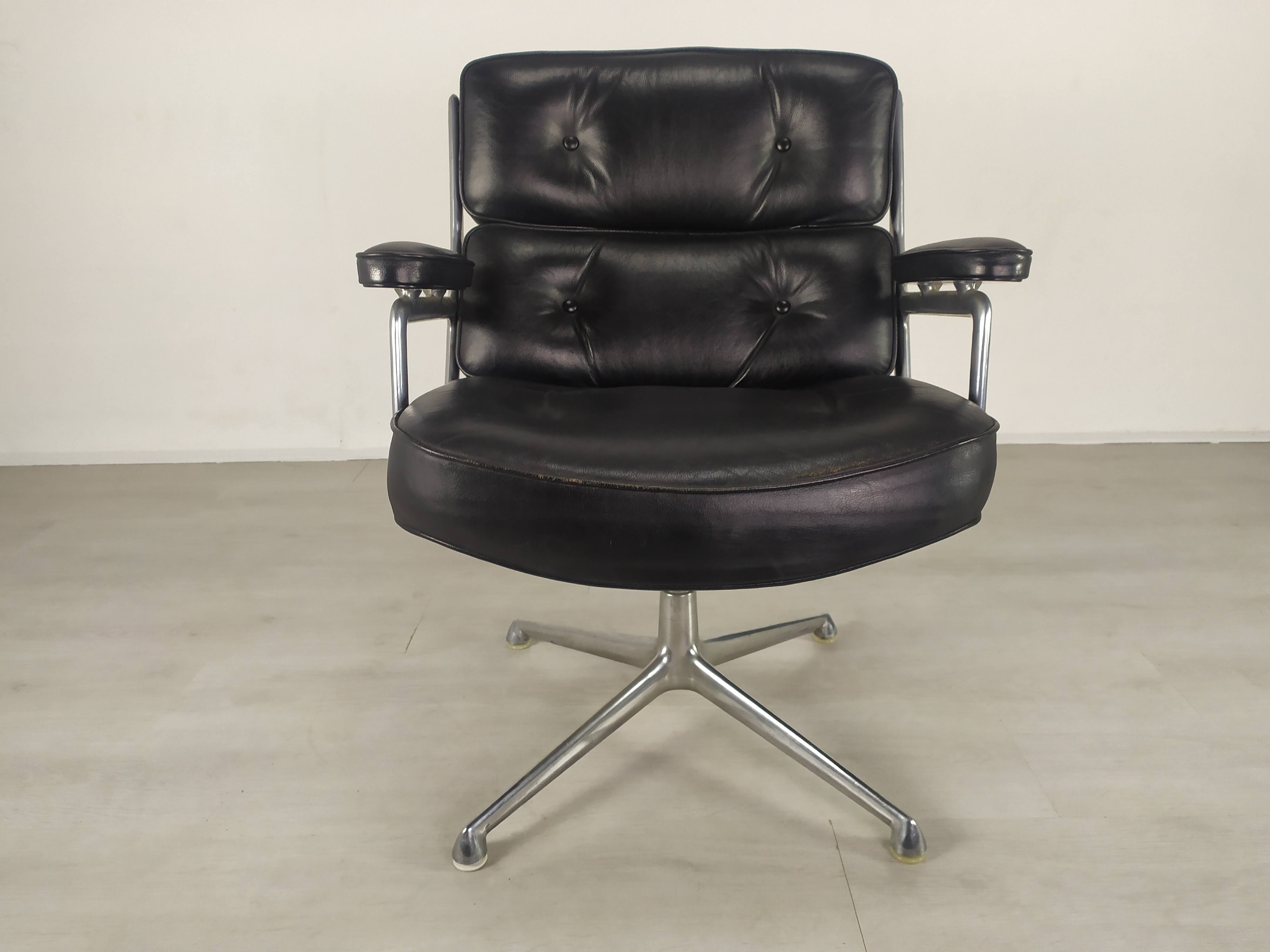 Eames leather lobby chair
