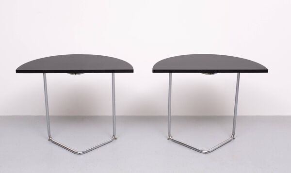 Superbe ensemble de tables en croissant Bauhaus. Années 1930, attribut Thonet