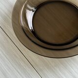 Plat en verre fumé, design moderne.