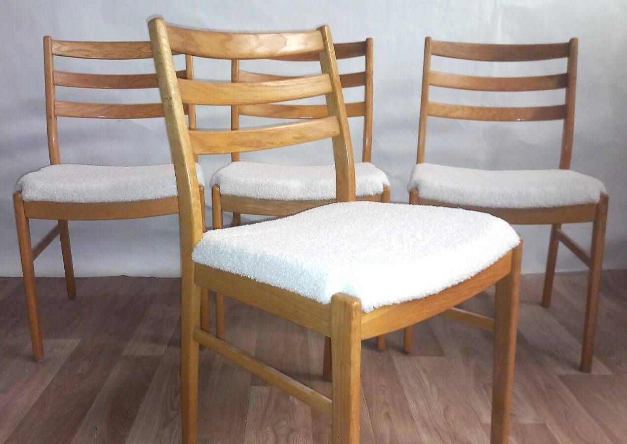 Set of 4 Vintage Scandinavian chairs in white boucle fabric, Sweden, 1920s.