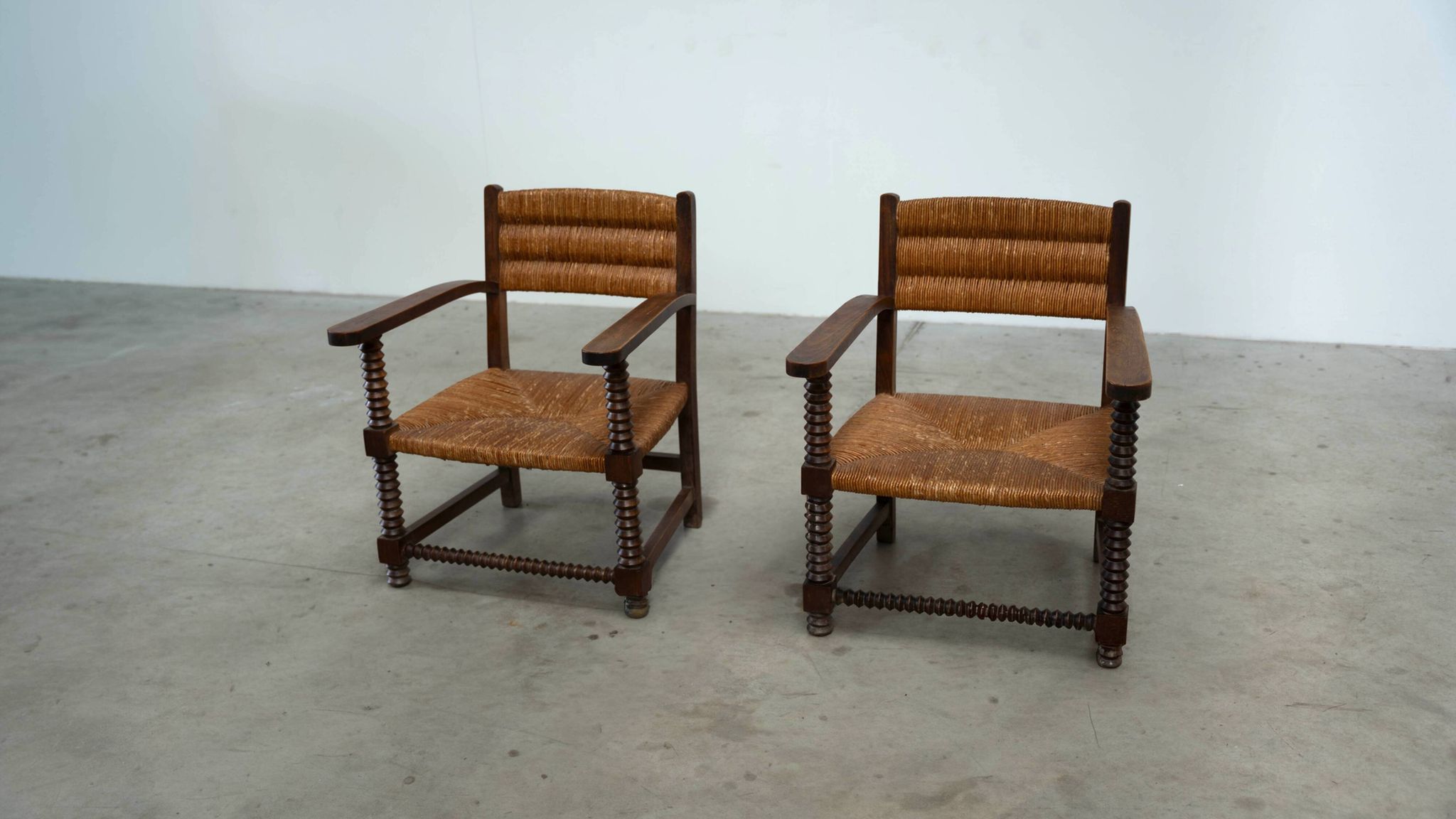 2 fauteuils dans le style de Charles Dudouyt