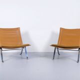 Imposante paire de fauteuils cuir et acier années 60'