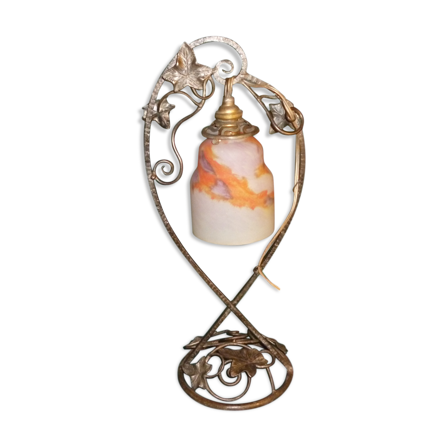Art Deco lamp in glass paste and wrought iron leaves