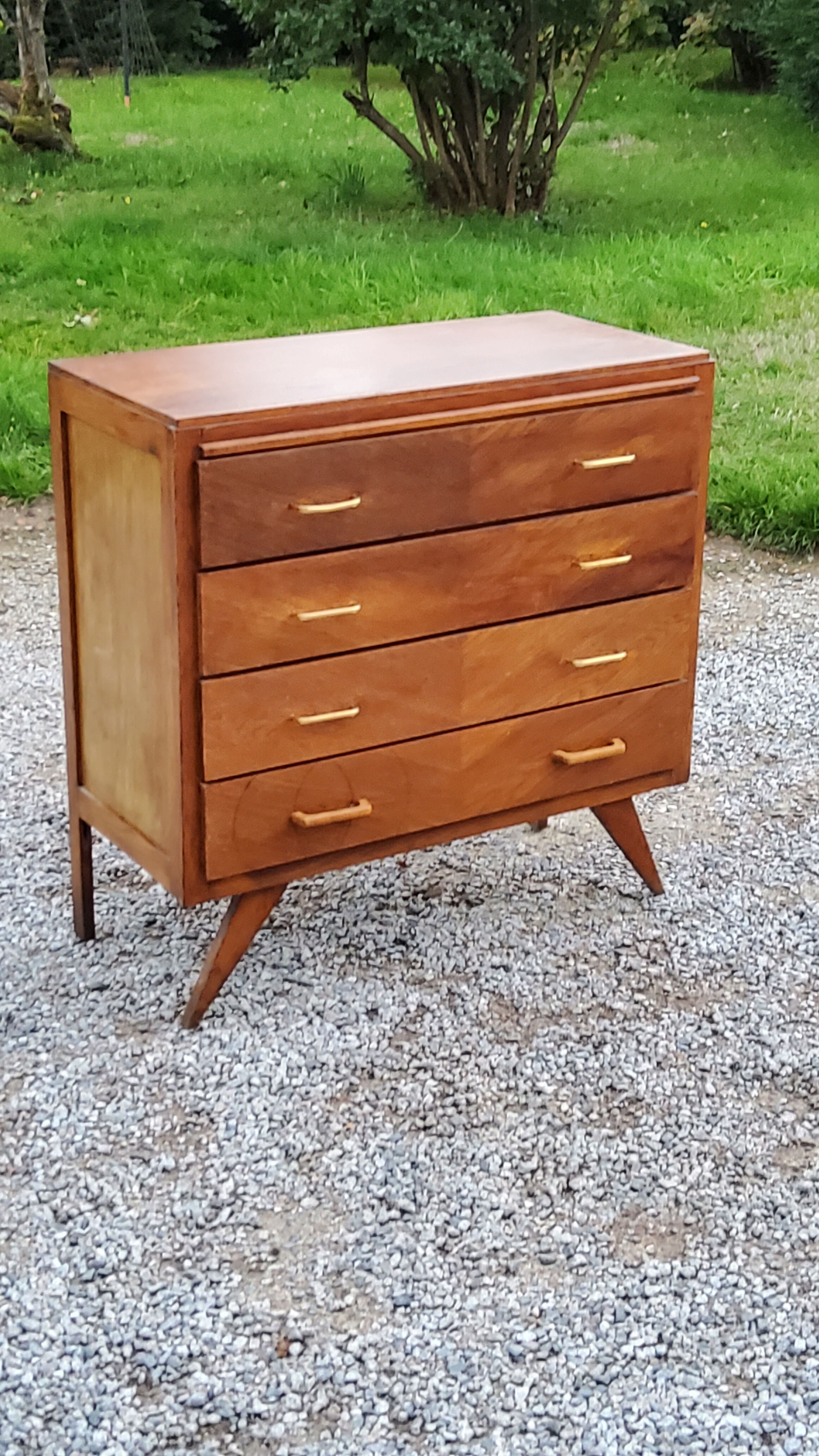 Chest of drawers of the 50s in golden oak compass feet 4 drawers