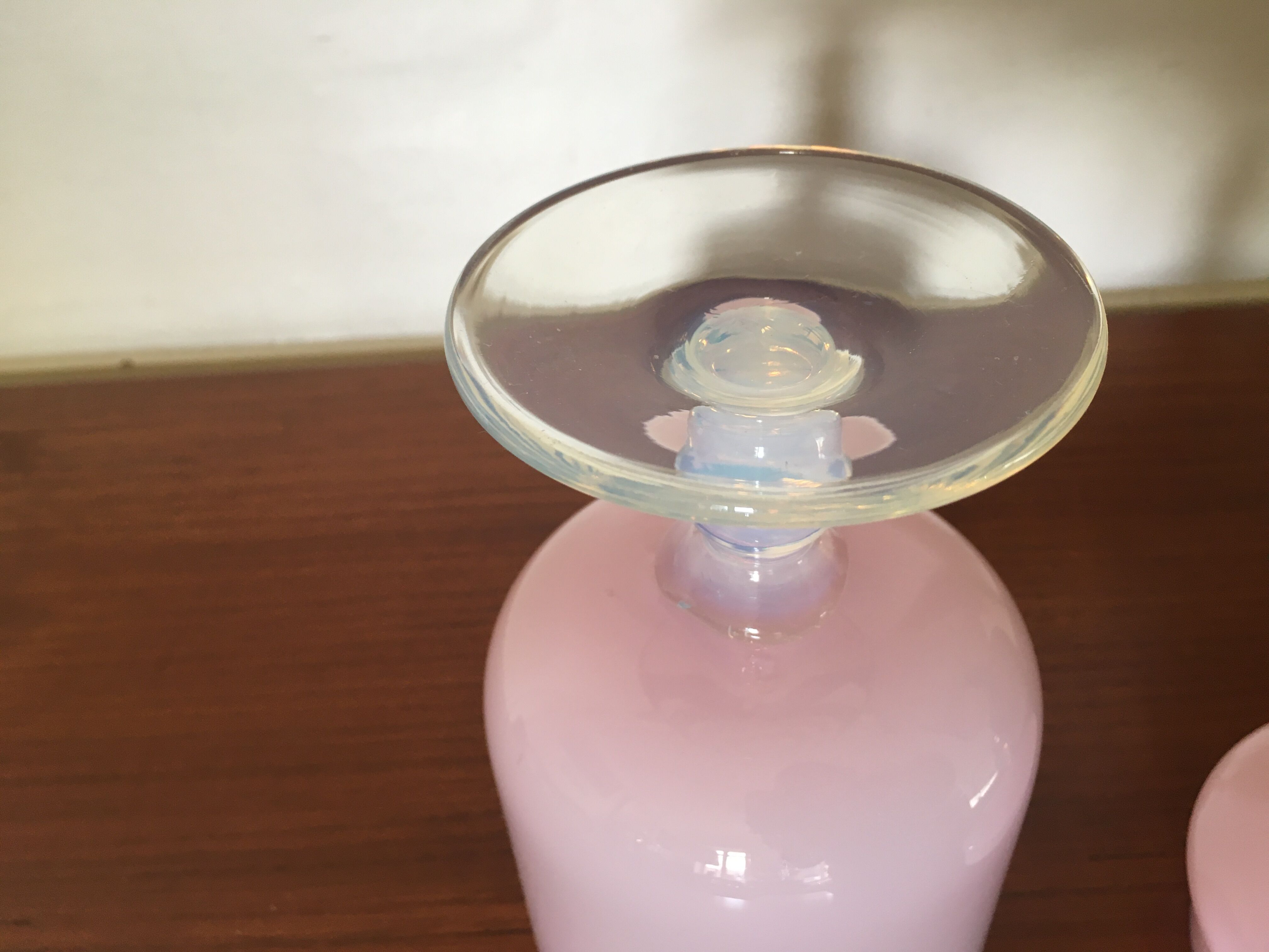 Pink opaline stand candy