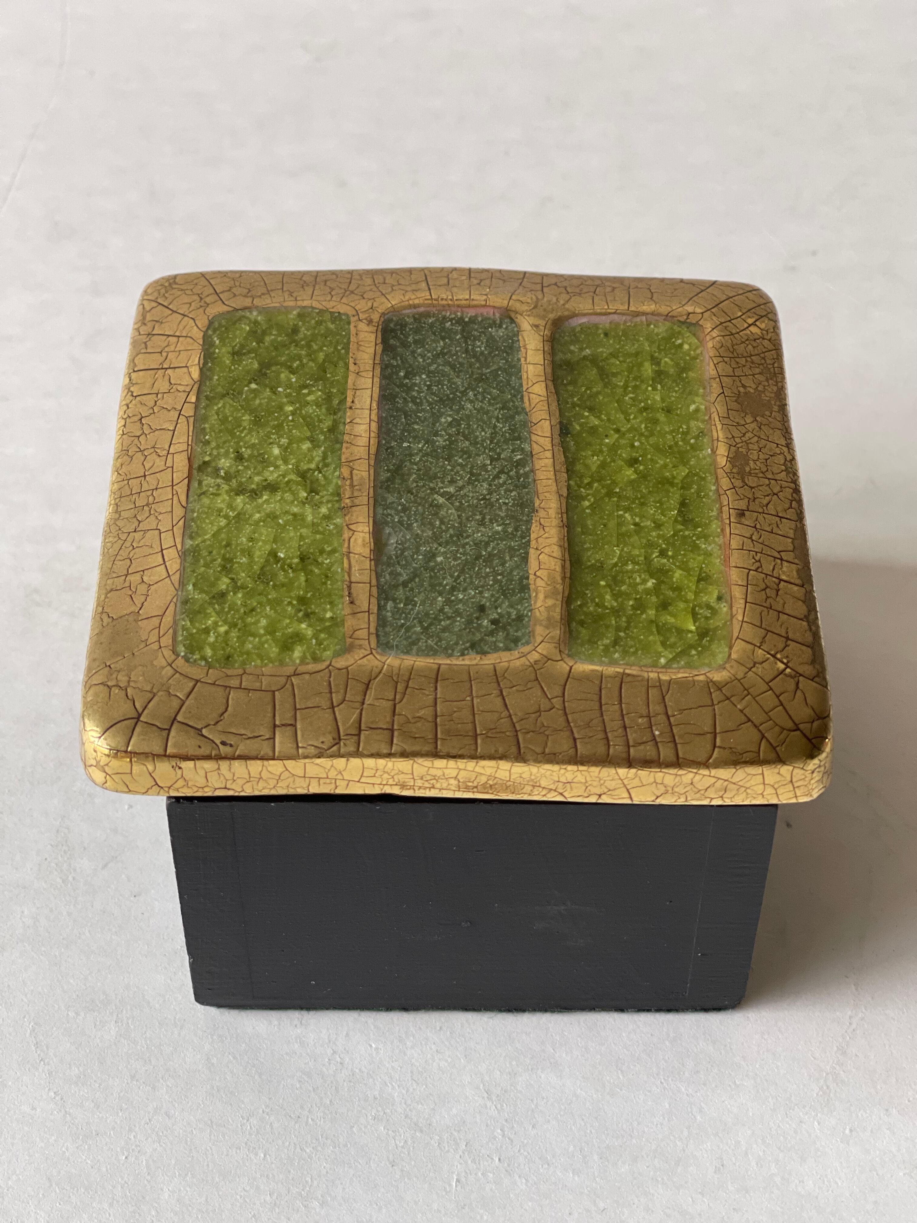 Ceramic box by Mithe Espelt