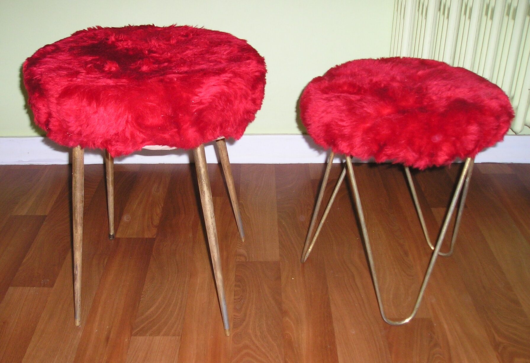 Set of 2 Pelfran chairs and 2 stools, red moumoute 1970