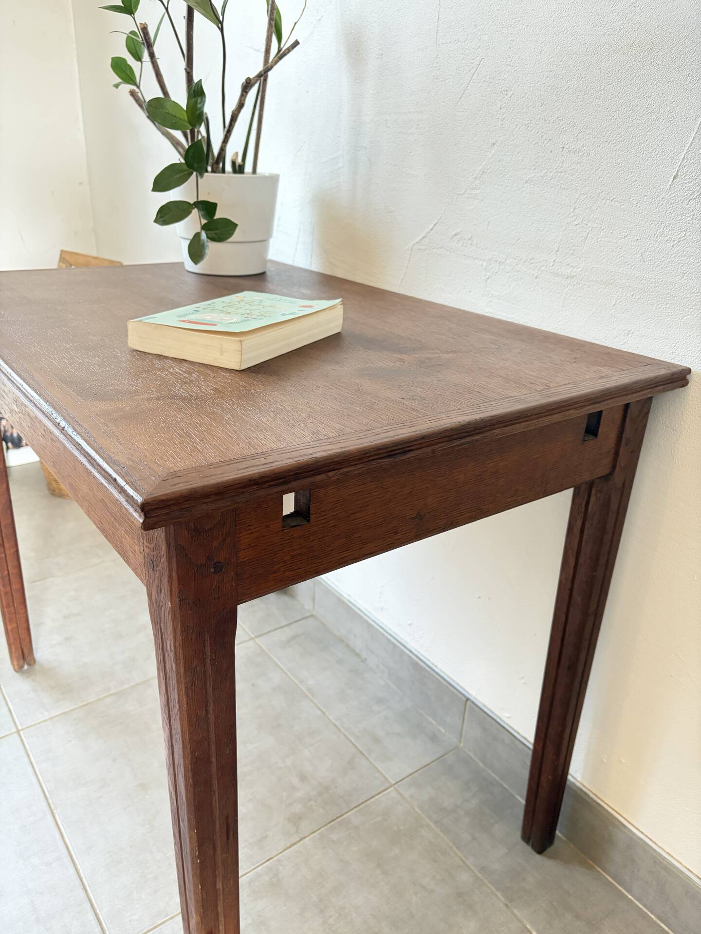 Extendable farmhouse table / extension