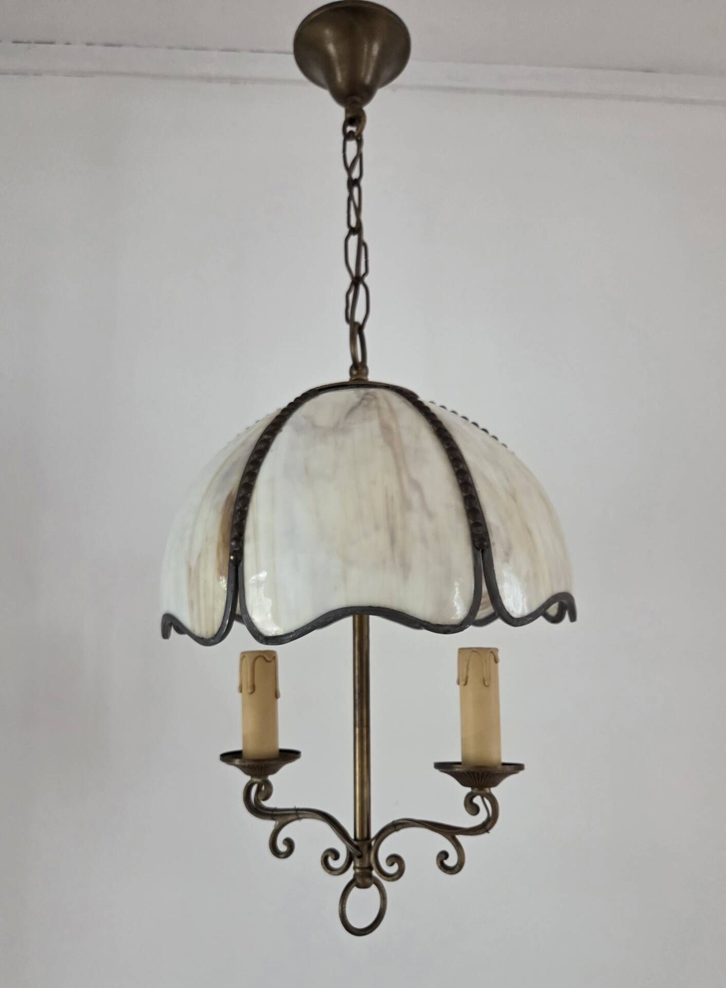 Glass paste suspension, Art Deco style
