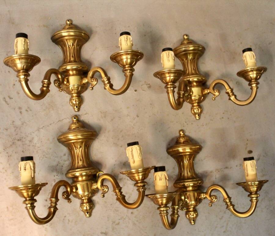 Set of 4 bronze wall lights