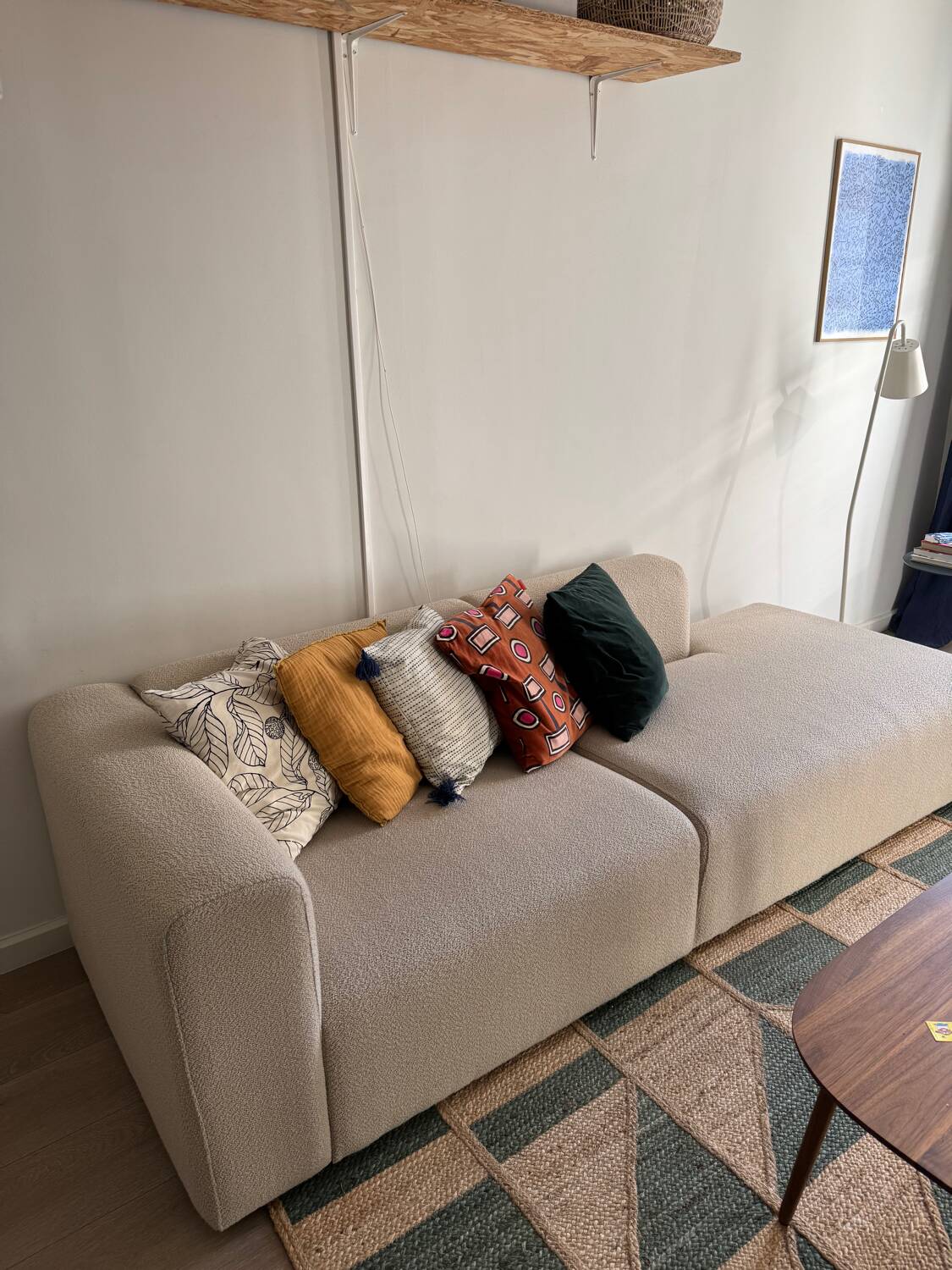 Sofa, there are magazines.