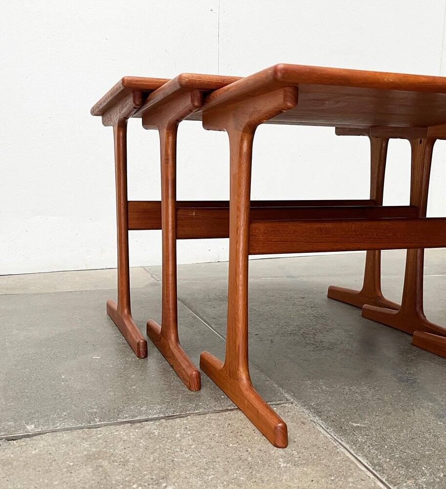 Nest of teak tables from the mid-century by Vildbjerg Møbelfabrik, 1960s, set of 3.