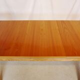 Extendable rectangular table in blond wood