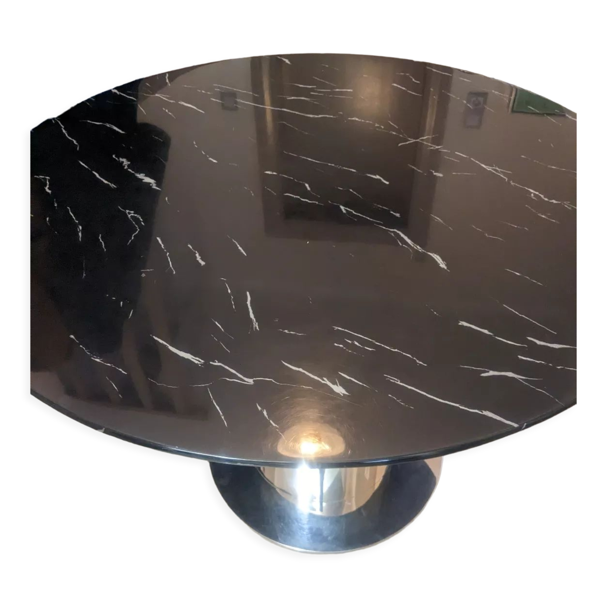 Round designer table in marble and metal