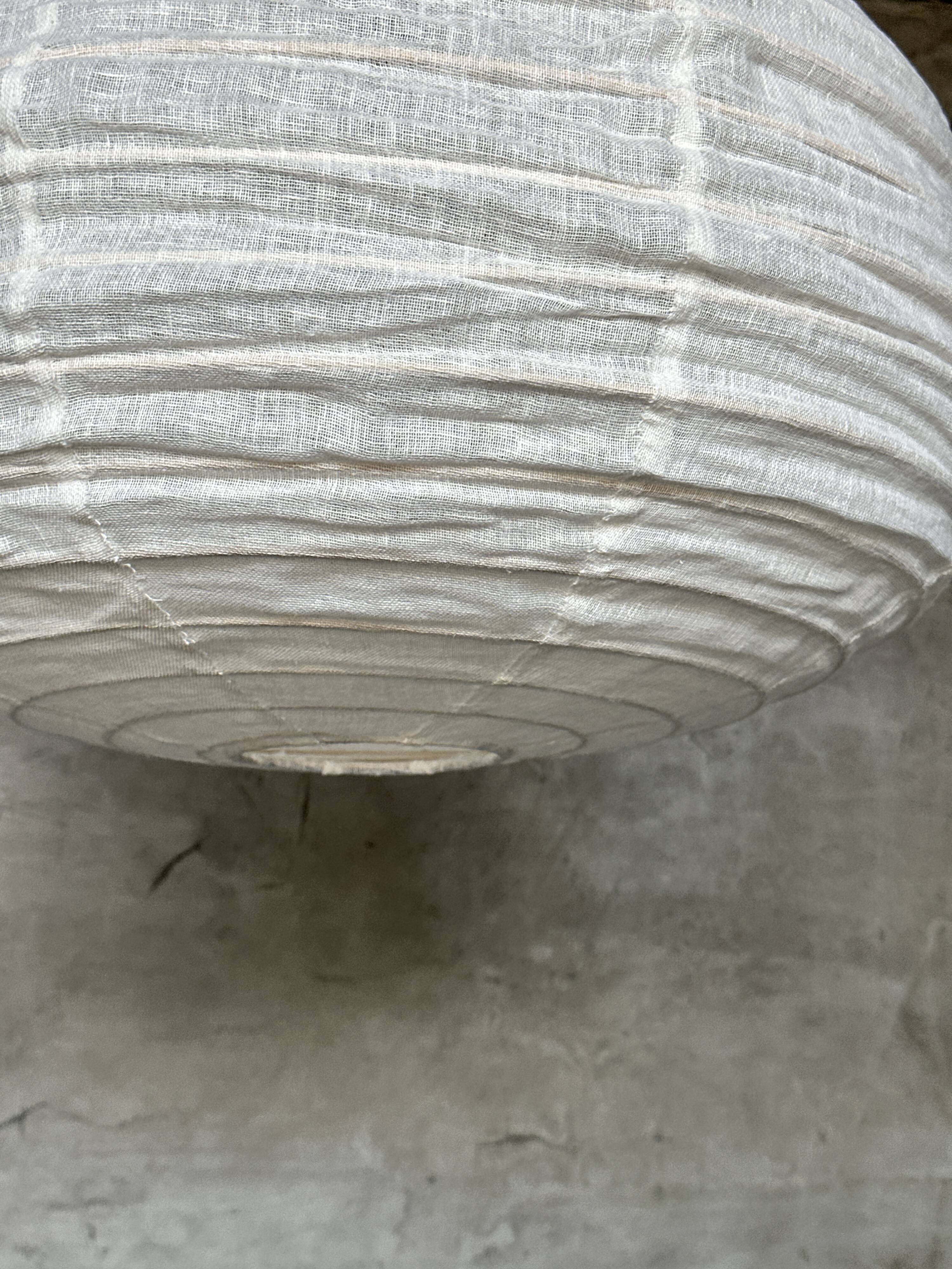 Moyenne suspension en rotin et lin naturel japonisante ronde aplatie (Labu) H35 D60