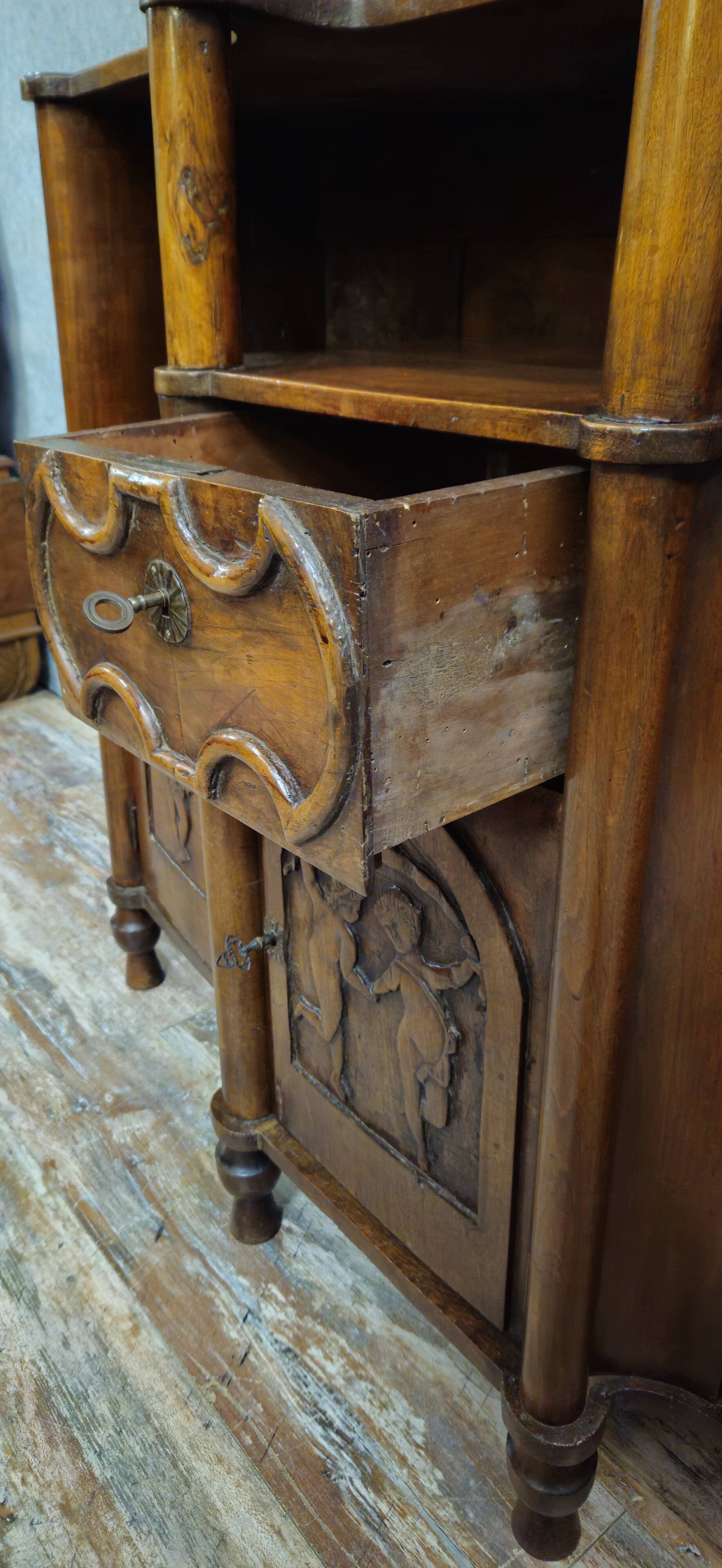 Antique carved solid wood buffet – Cherub decoration – 19th century