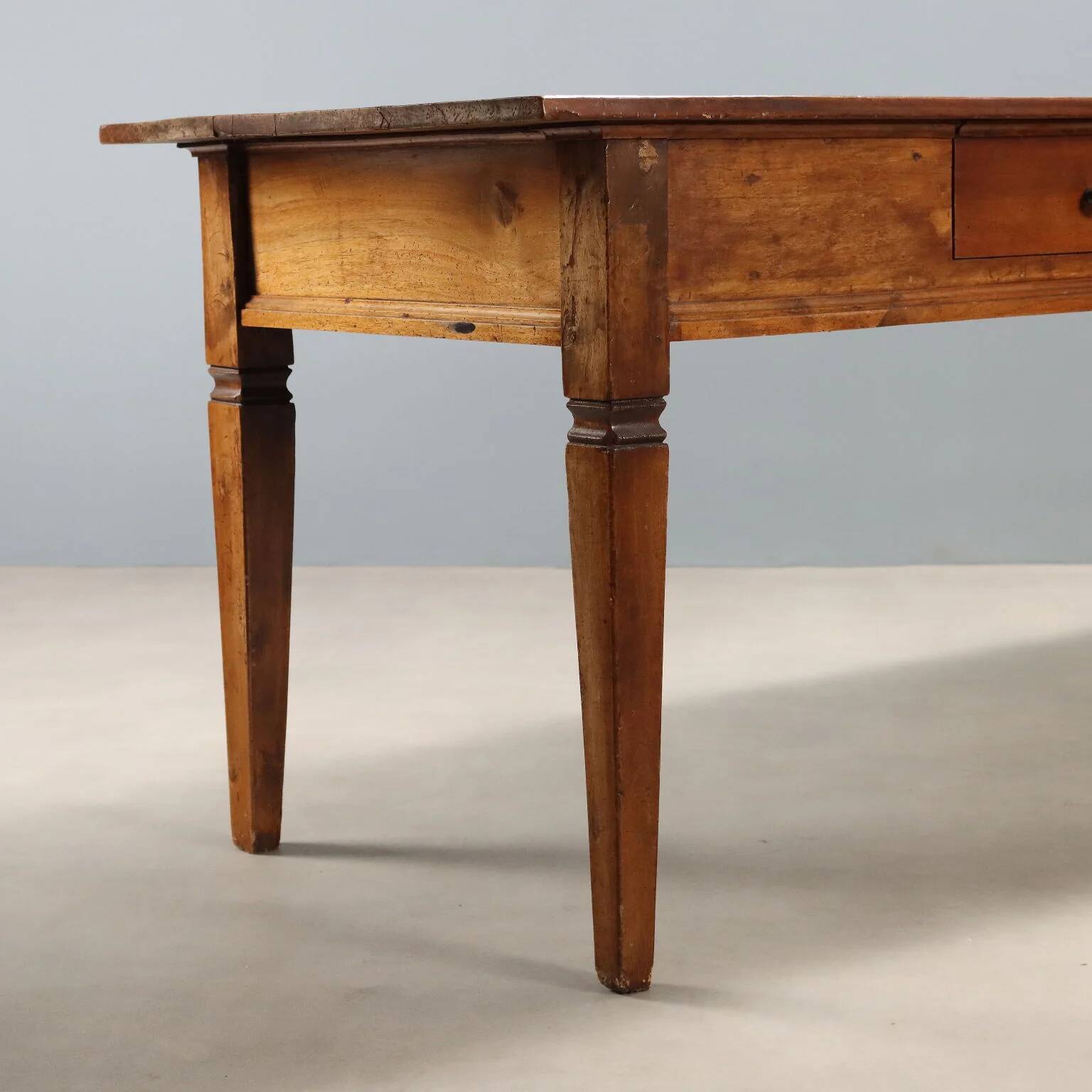 Table Directoire ancienne en noyer, Italie, XIXe siècle