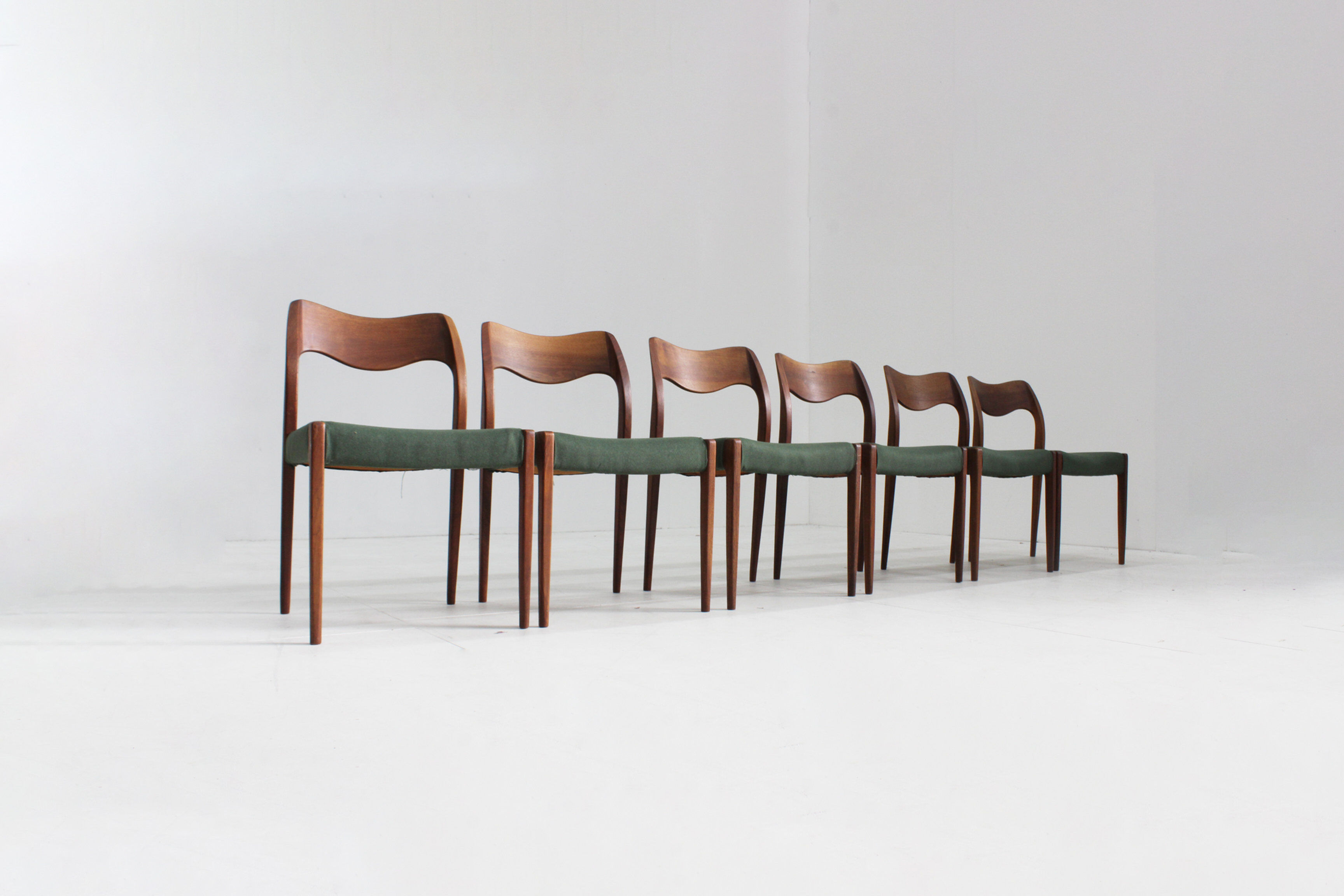Set of 6 Vintage Danish dining room chairs by Niels Moller model 71