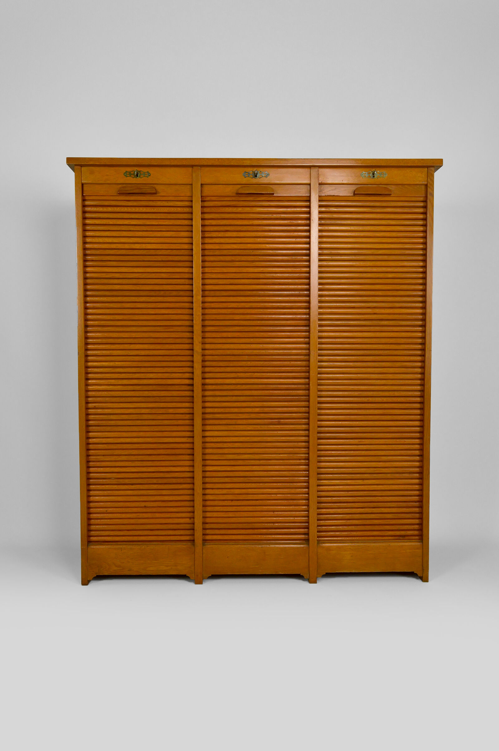 Large notary furniture with curtains by G.M. Radia, circa 1920
