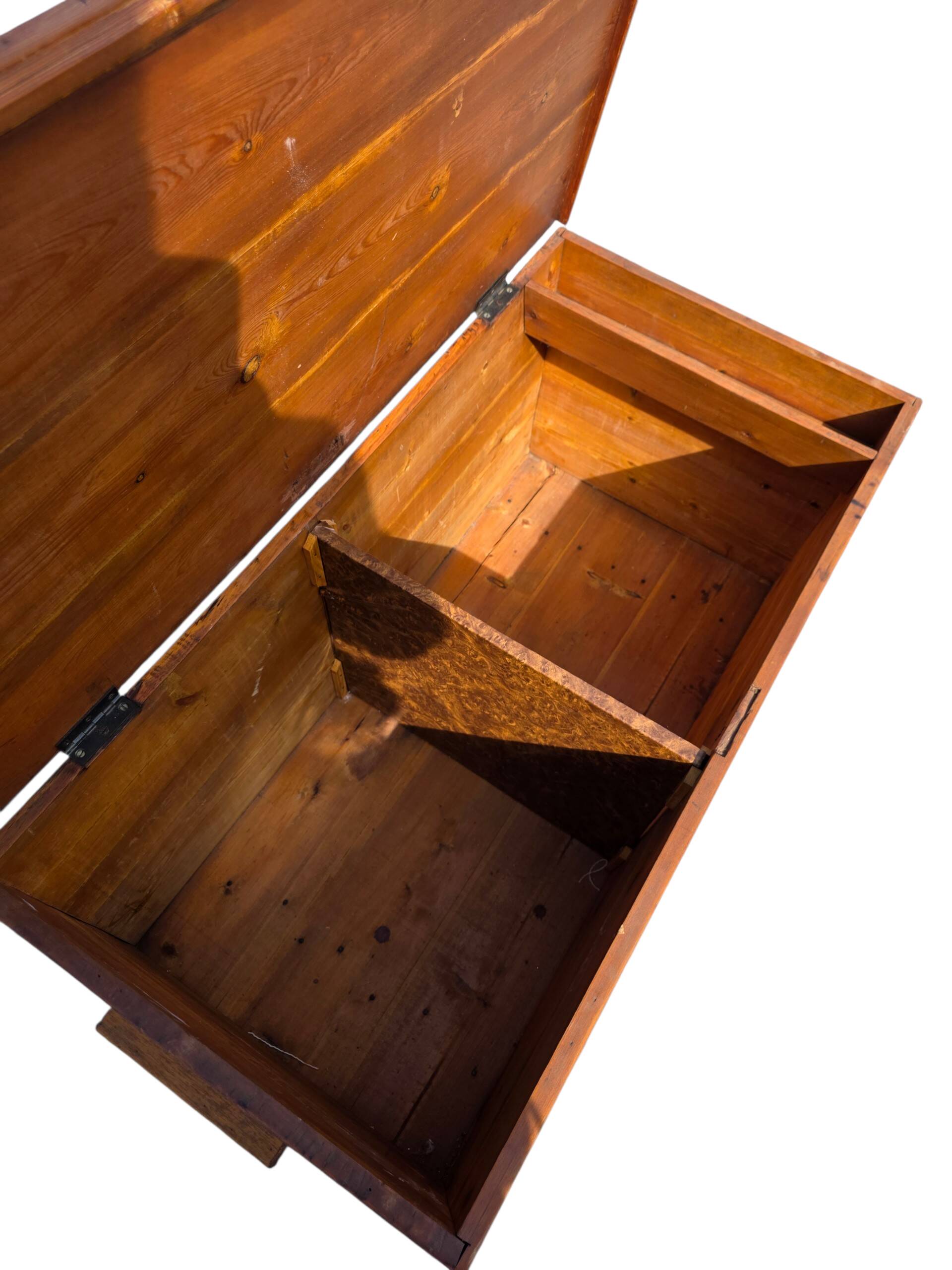Coffre de metier ancien en sapin