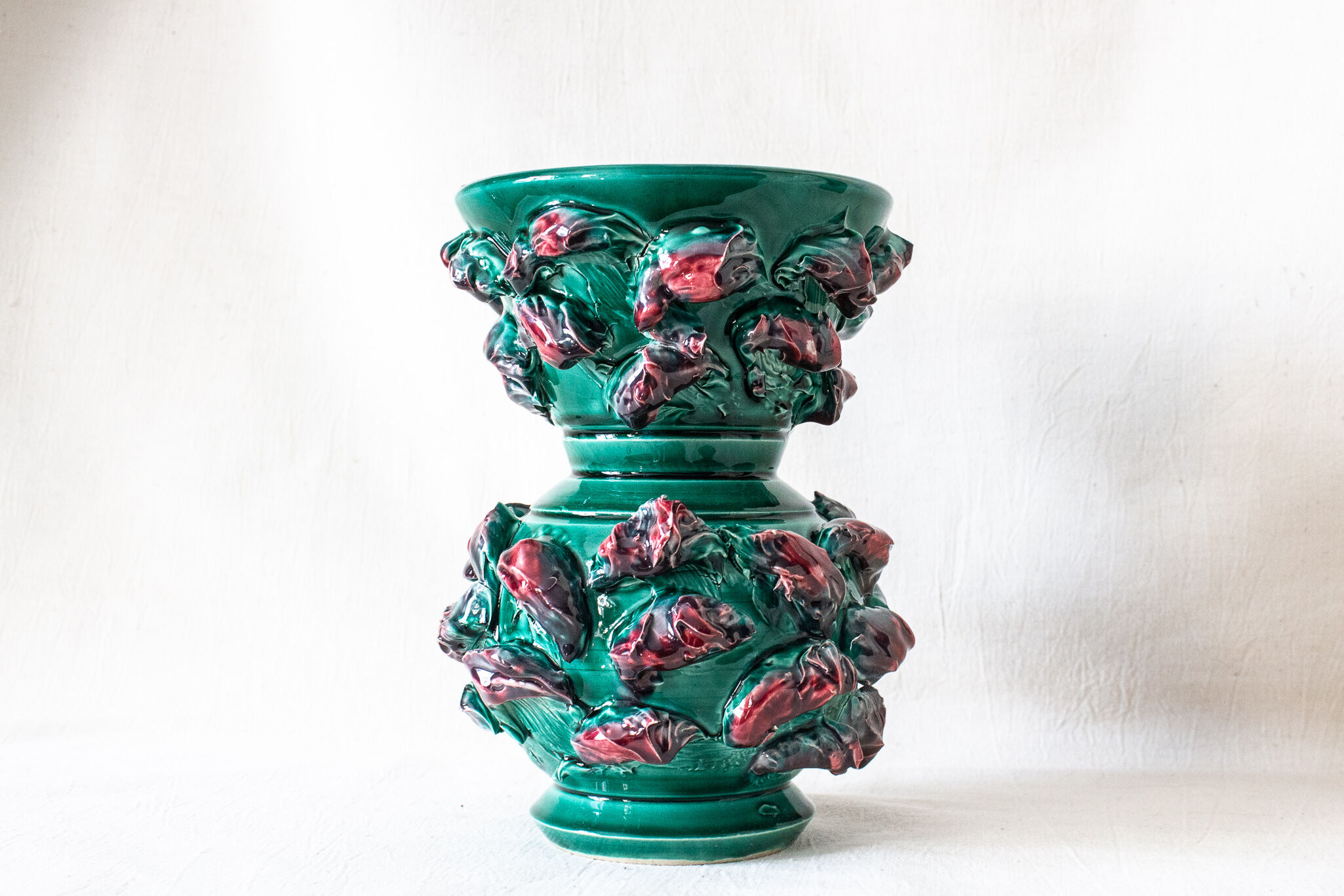 Vase en céramique barbotine années 50. Vase en céramique art déco.