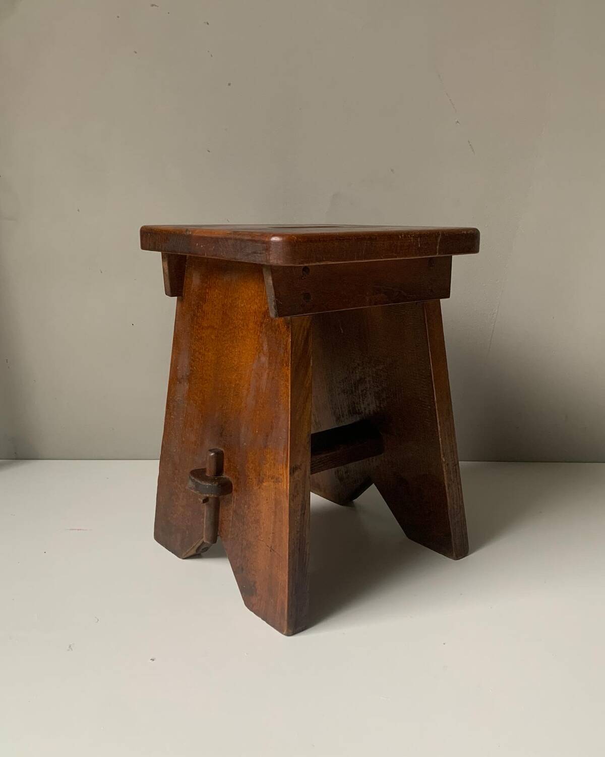 Tabouret / table d'appoint en bois massif