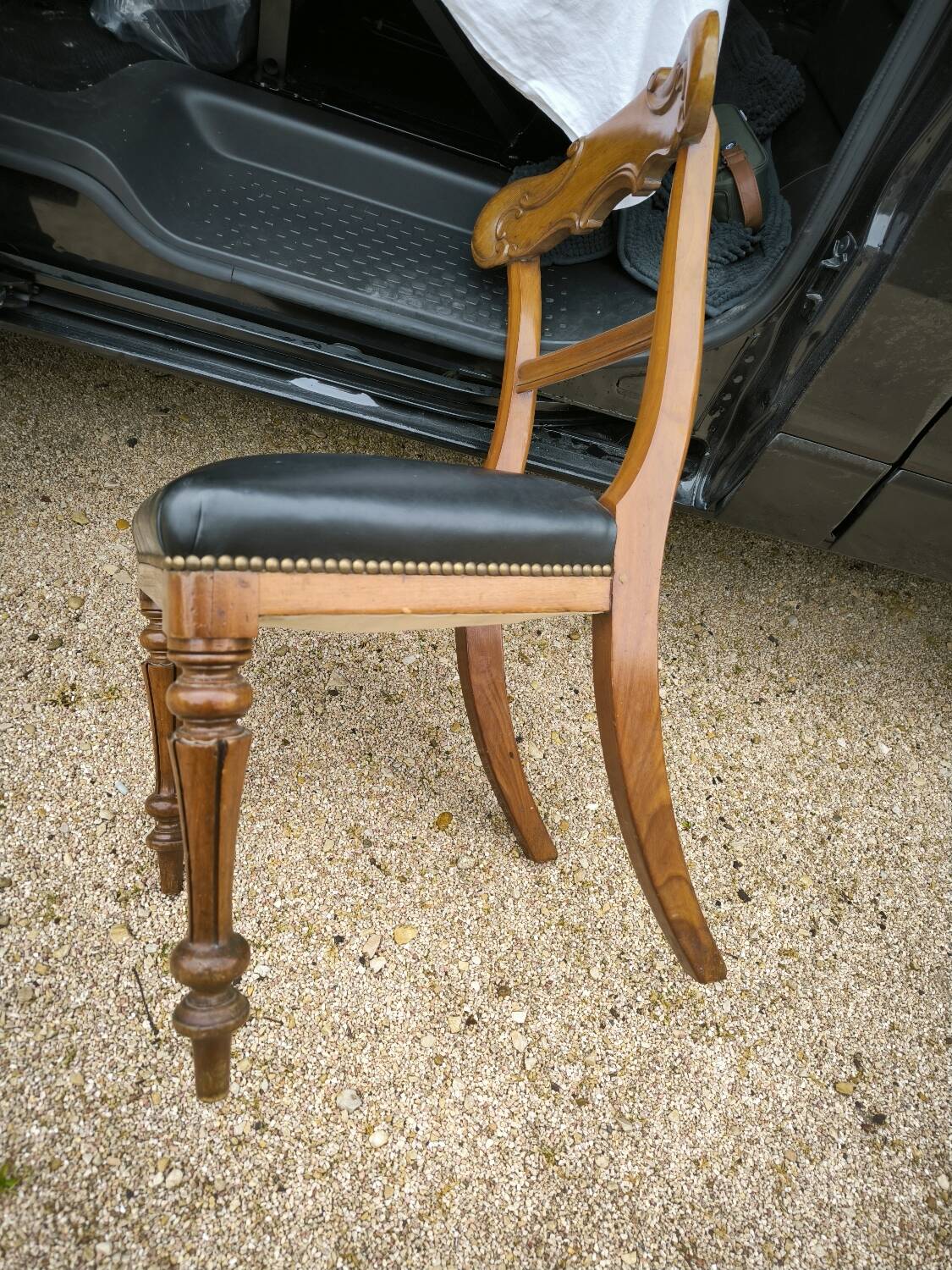 Set of 6 English chairs in mahogany and black leather