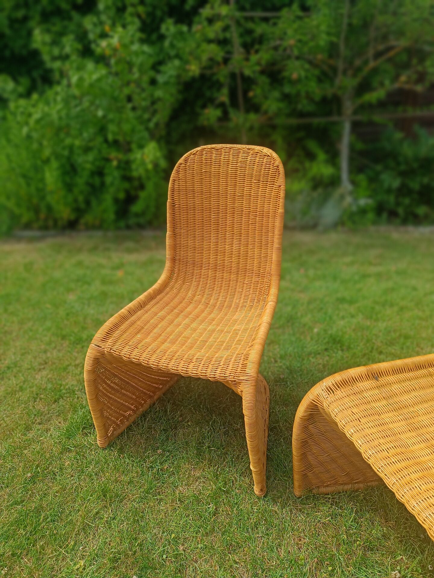 Vintage rattan chairs – cantilever design in the style of Panton – 1970s