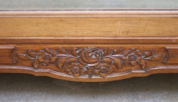 Armoire en noyer massif. Travail estampillé fin XIXeme.