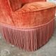 Fauteuil crapaud en velours orangé