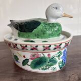 Large covered duck-shaped porcelain pot in China