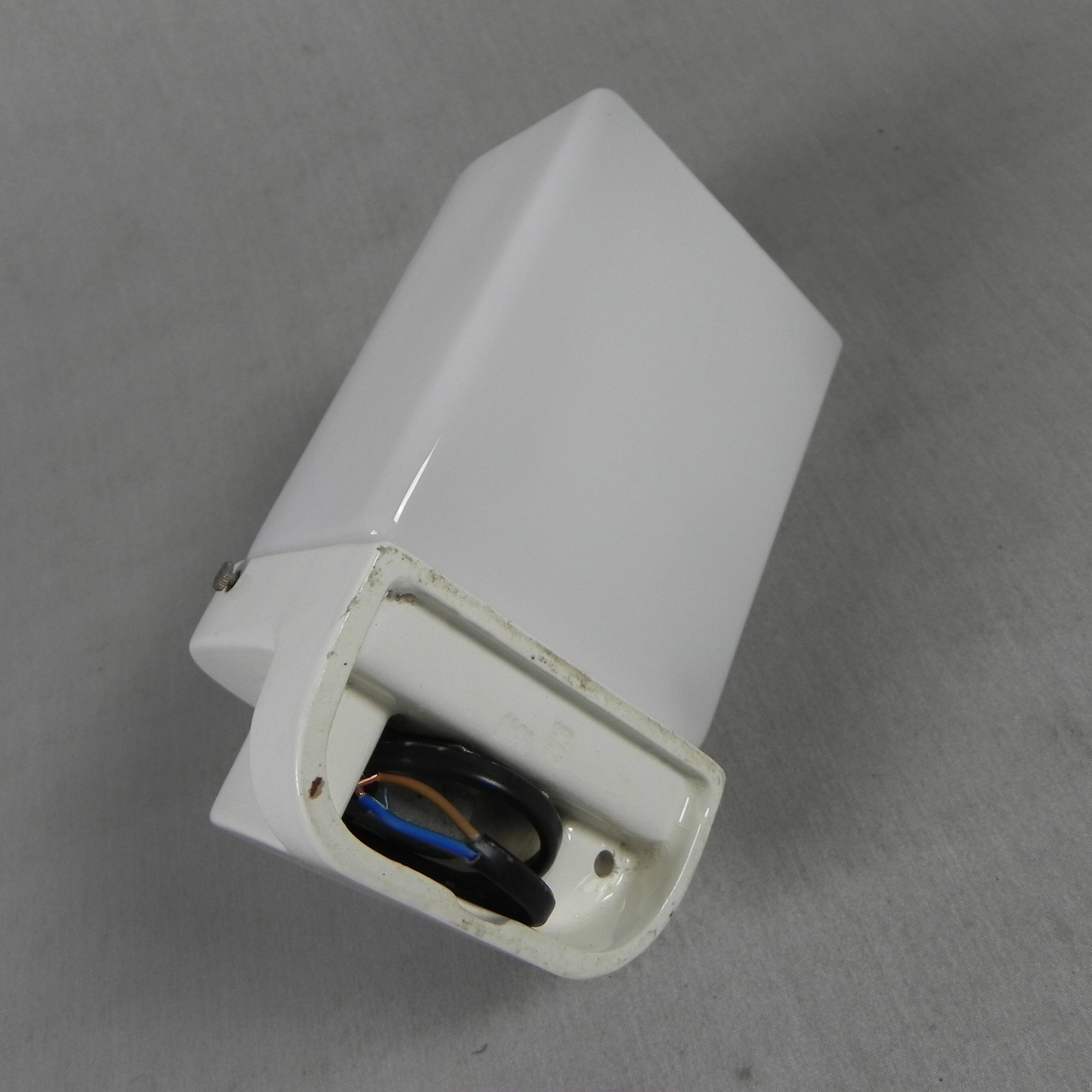 Art Deco wall lamp with porcelain holder, 1930s