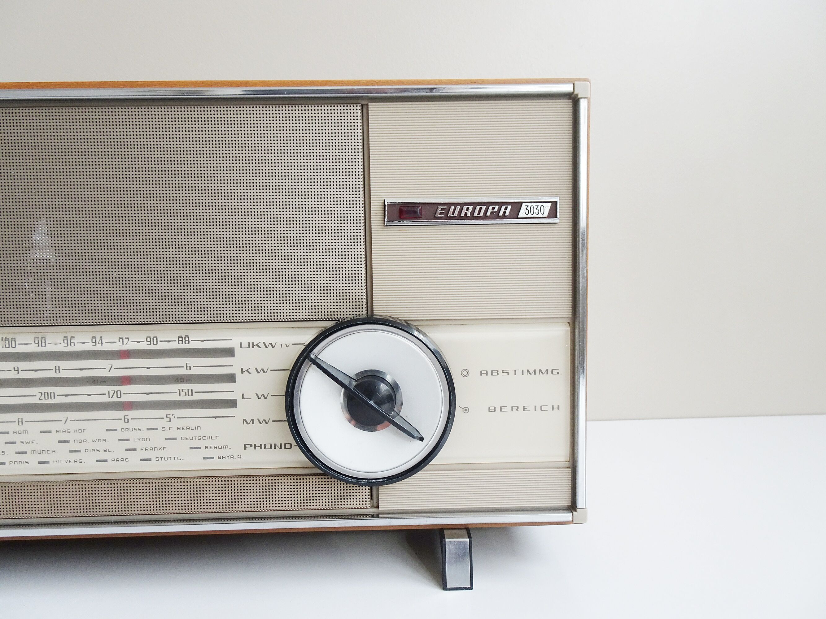 Mid century radio, tube radio europa 3030 with wood paneling