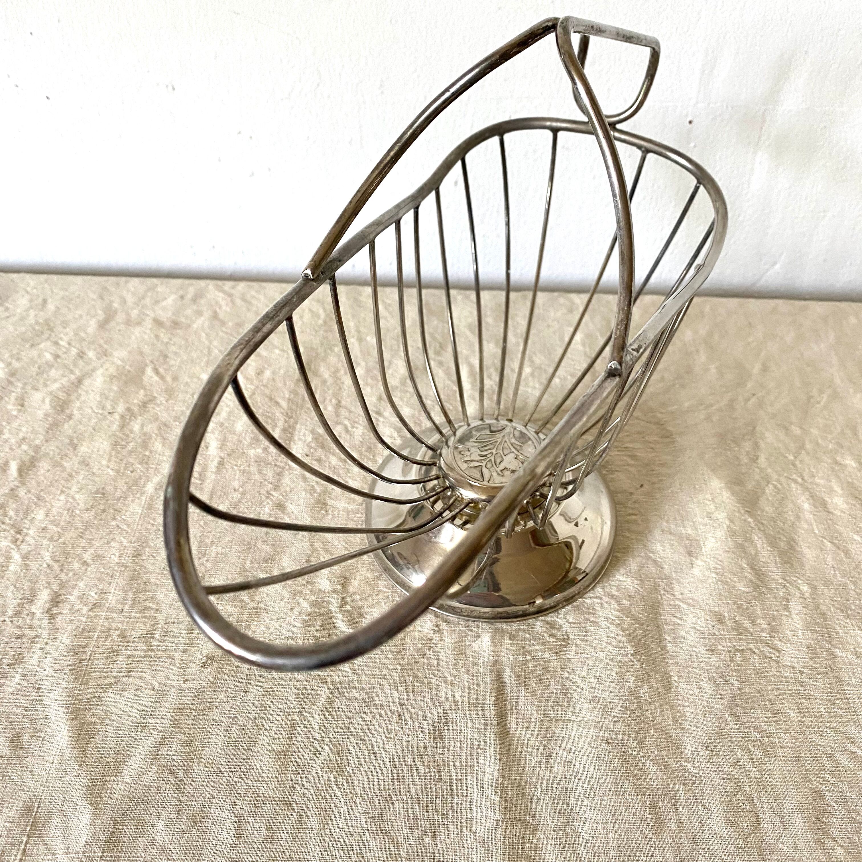 Silver metal bottle holder
