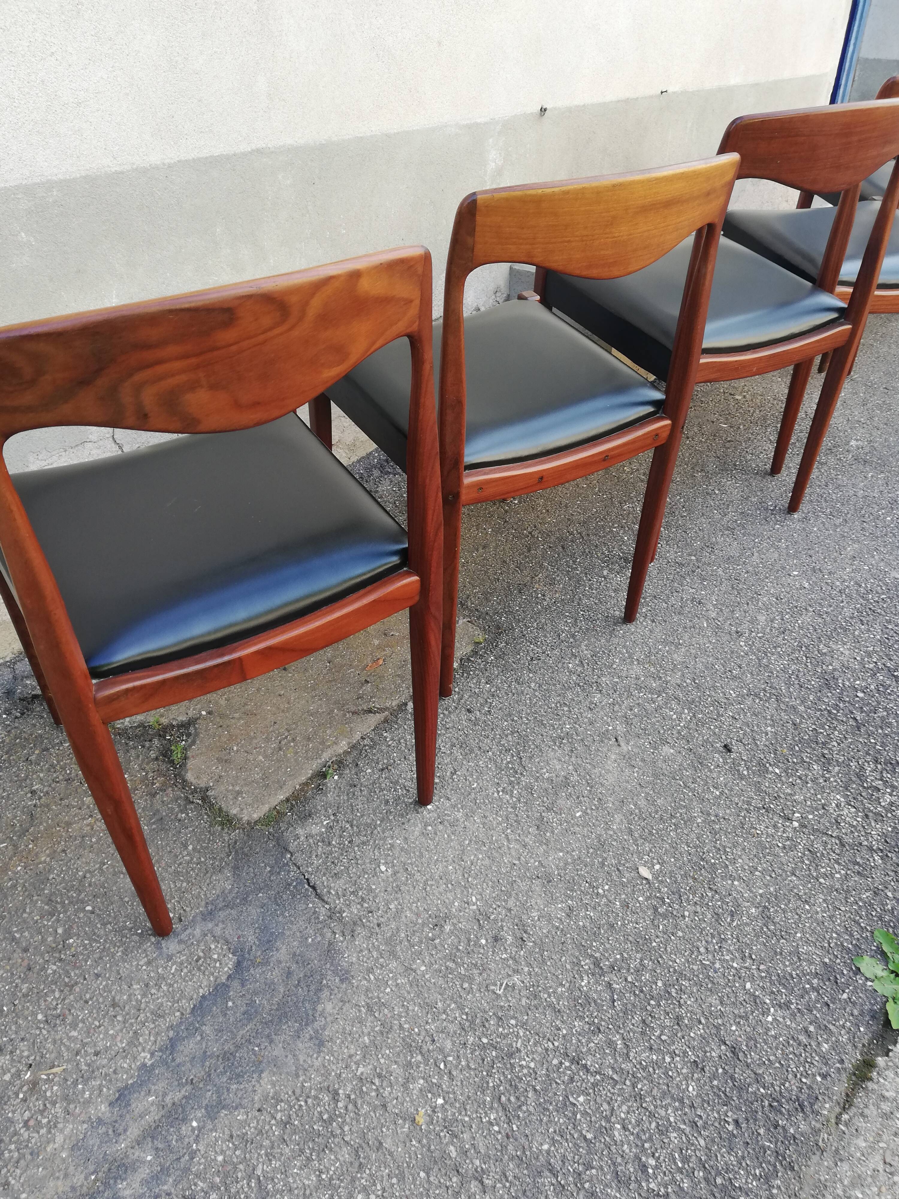 6 chaises scandinaves en skai noir