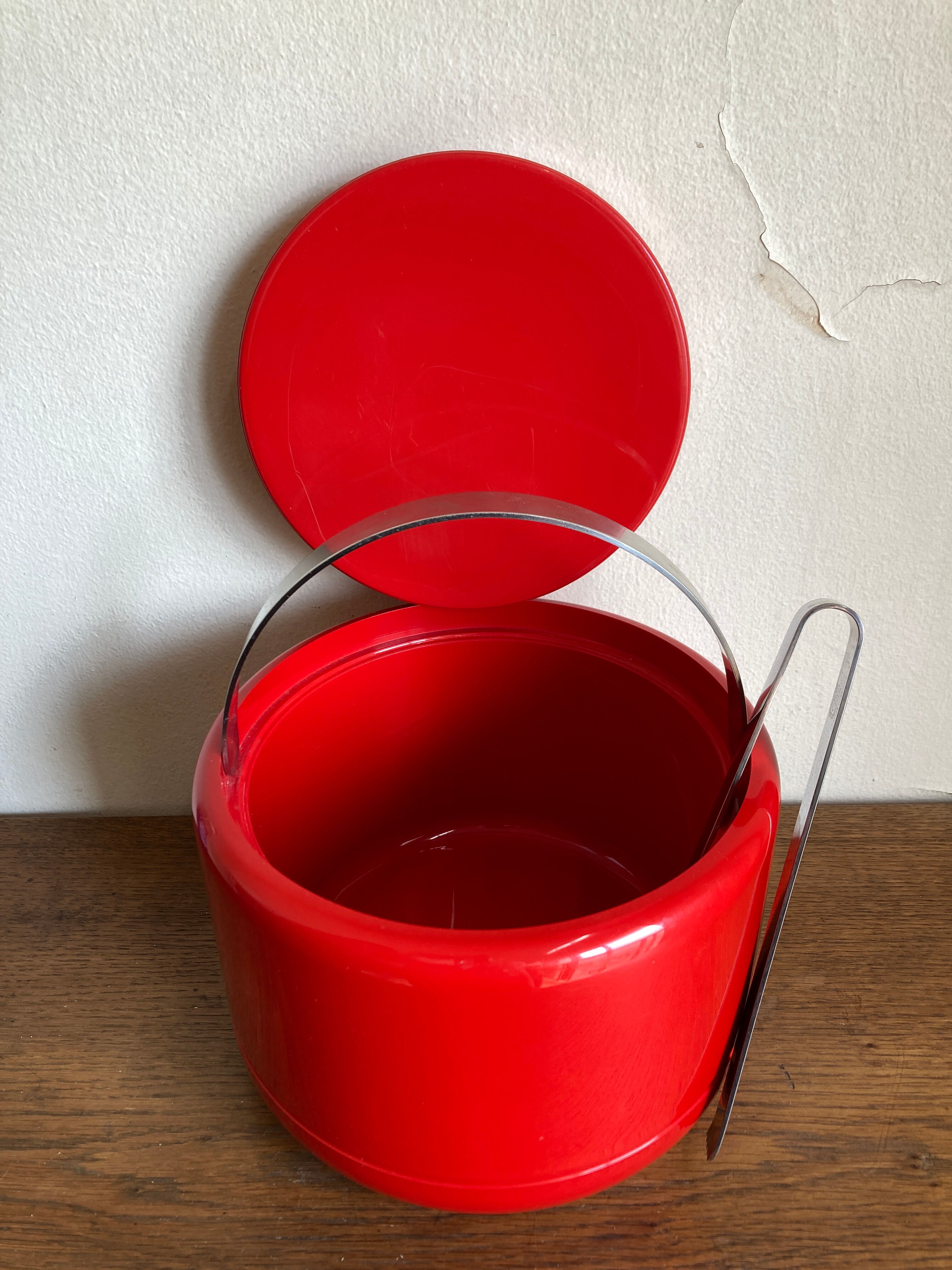 Stelton Denmark ice bucket in red ABS, Space Age pop 1960.