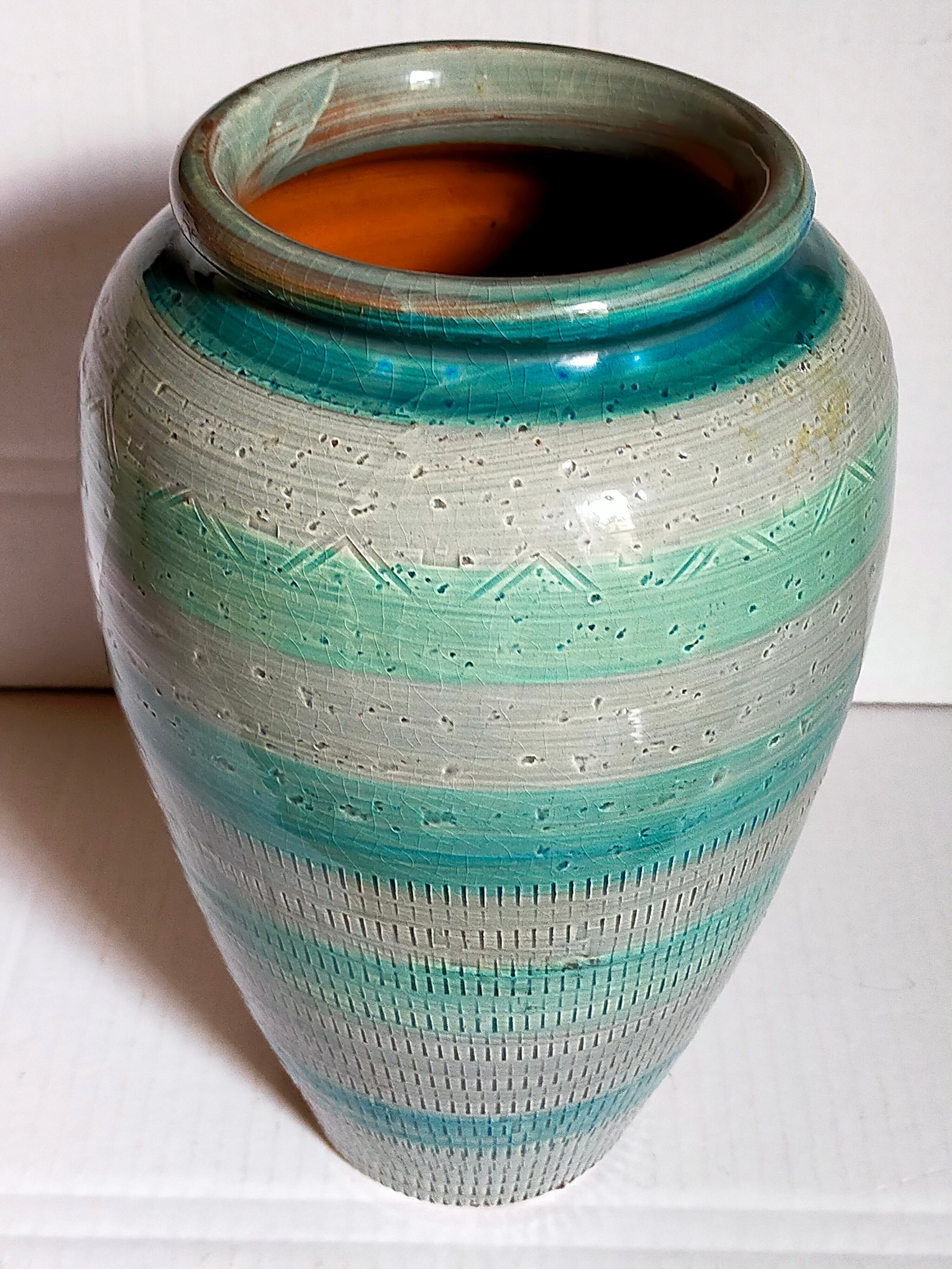 Ceramic vase scarified with gray-blue enamel
